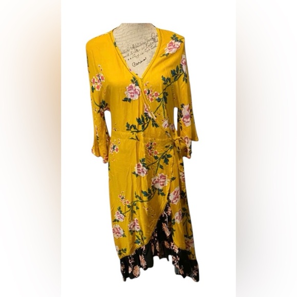 COTTON ON 🌻 Floral Wrap Dress in Yellow and Black - Picture 10 of 10